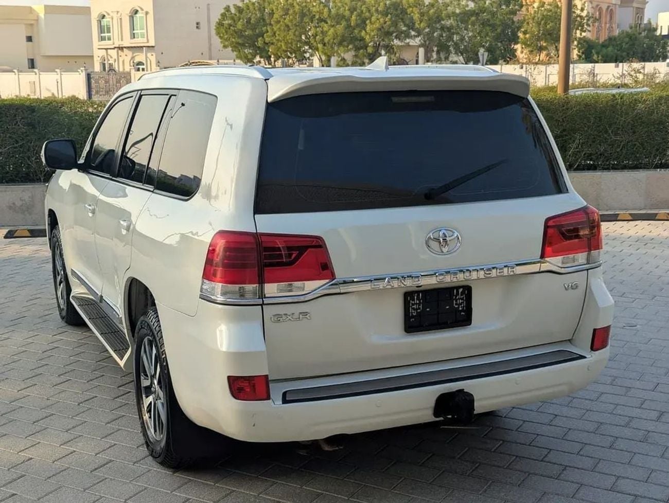 تويوتا لاند كروزر GXR محرك V6 سعة 4.0 لتر - كامل المواصفات | 42,000 كم، حالة ممتازة