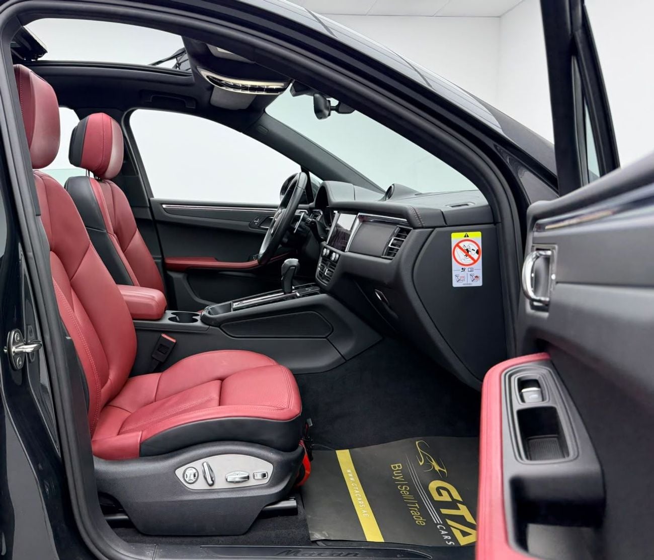 Porsche Macan STANDARD 2022 Porsche Macan, 2027 Porsche Warranty, Full Porsche Service History, Fully Loaded, GCC