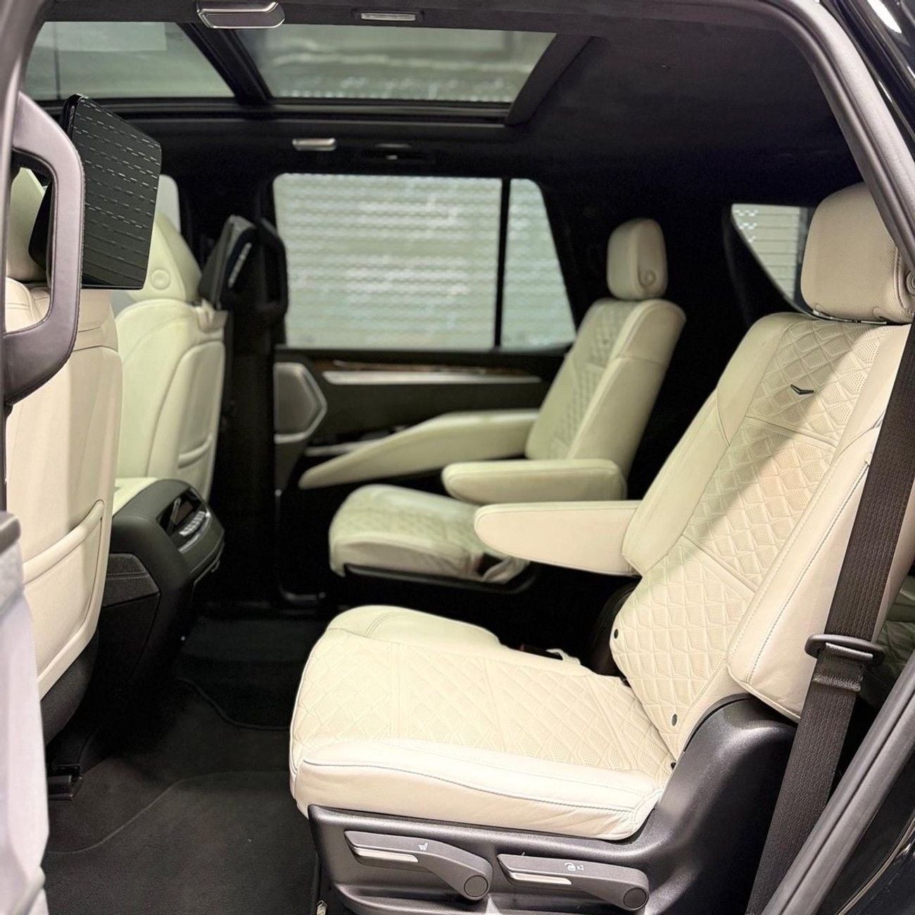 كاديلاك إسكالاد Sport Platinum Cadillac Escalade 2025 مواصفات خليجية