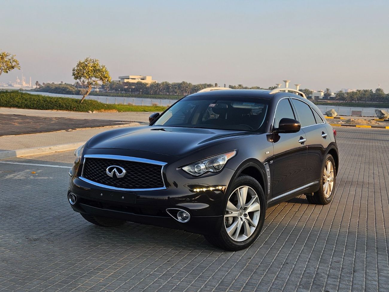 إنفينيتي QX70 إكسيلنس