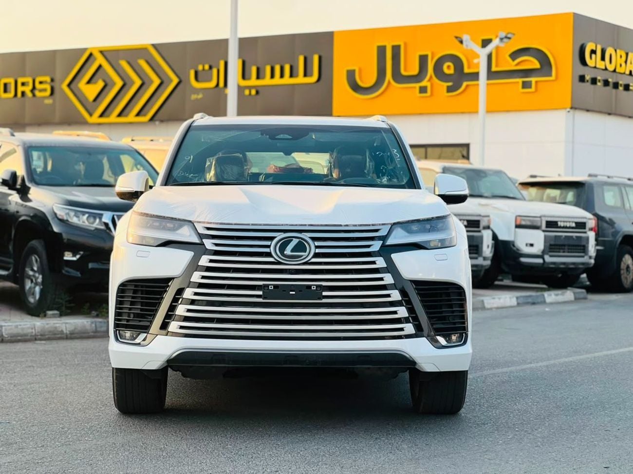 Lexus LX700h SIGNATURE WHITE INSIDE RED