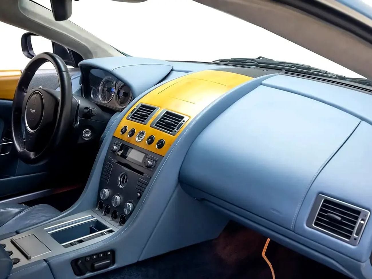 Aston Martin DB9 STANDARD GCC Spec | Pristine Condition