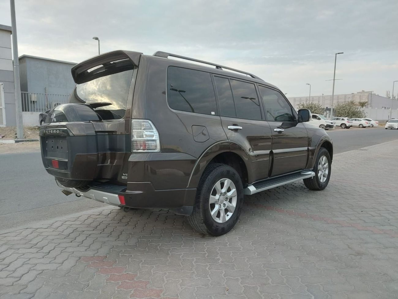 ميتسوبيشي باجيرو GLS MIDLINE