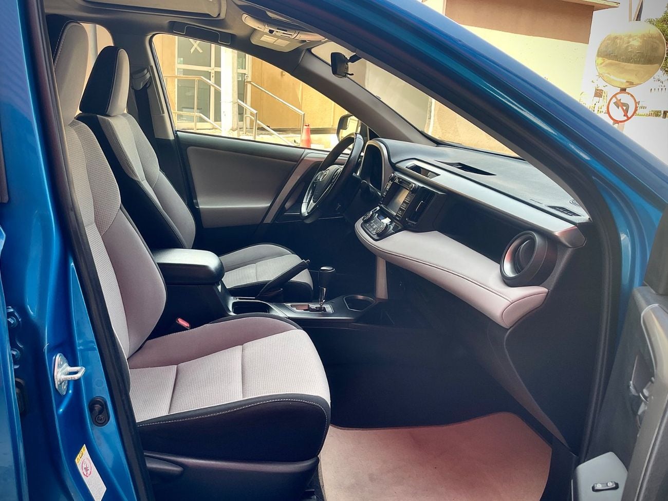 Toyota RAV4 XLE | Full option | Excellent Condition