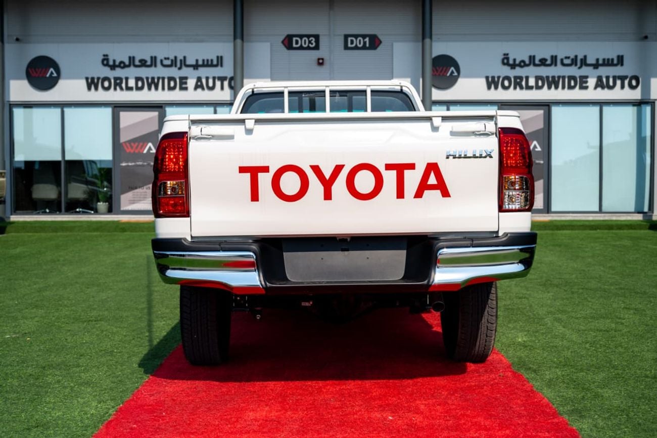 تويوتا هيلوكس Hilux 2.4 Diesel Four Wheel Drive 2 Door Manual Transmission