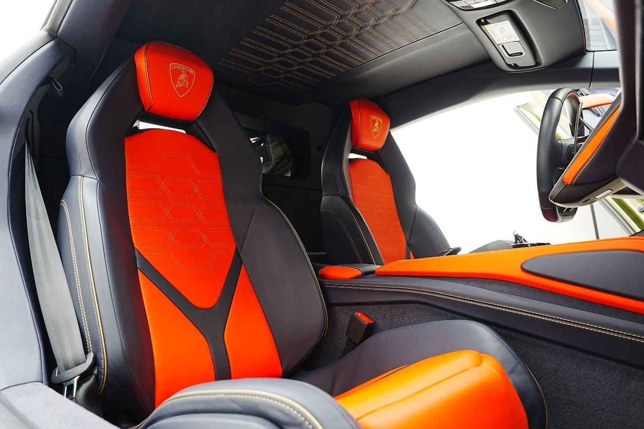 Lamborghini Revuelto STANDARD VERDE GEA, Sonus Faber Audio, Full Carbon Pack, Dealer Warr + Serv!!