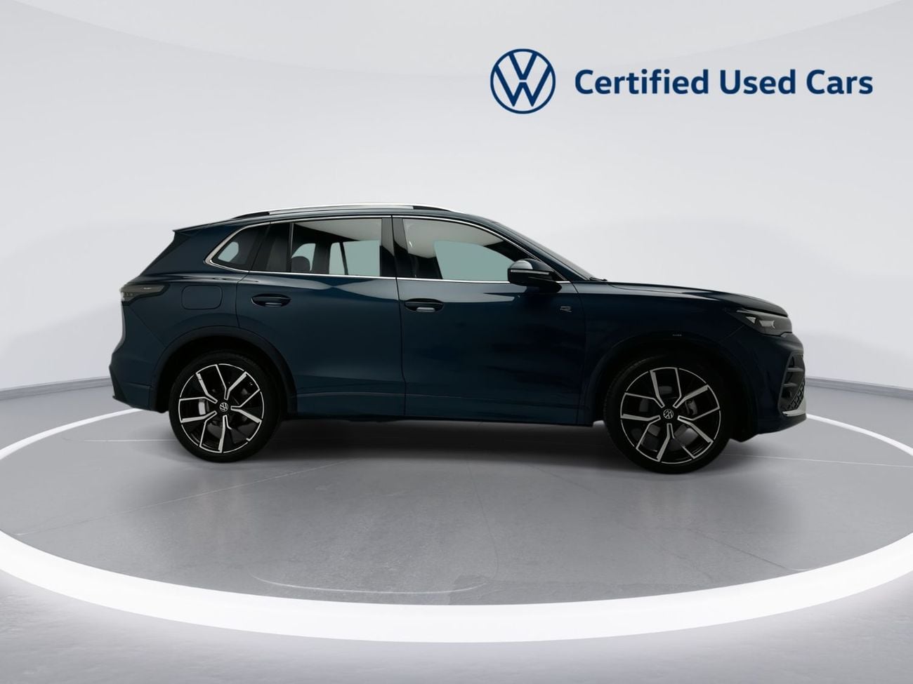 فولكس واجن تيجوان R-LINE 1.4L | Premium R-Line Interior | Panoramic Sunroof | Digital Cockpit Pro | Ambient Lighting | Rear C