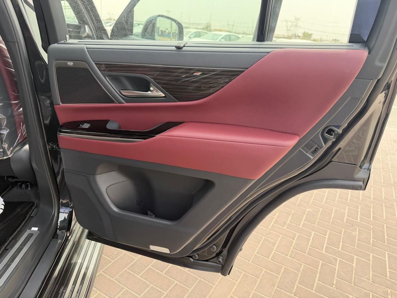 لكزس LX 700h SIGNATURE