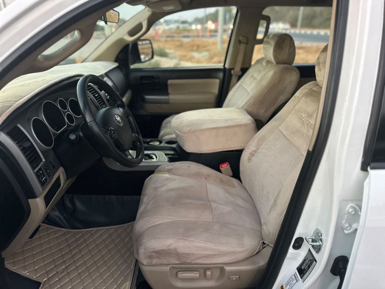 Toyota Sequoia SR5 4X4