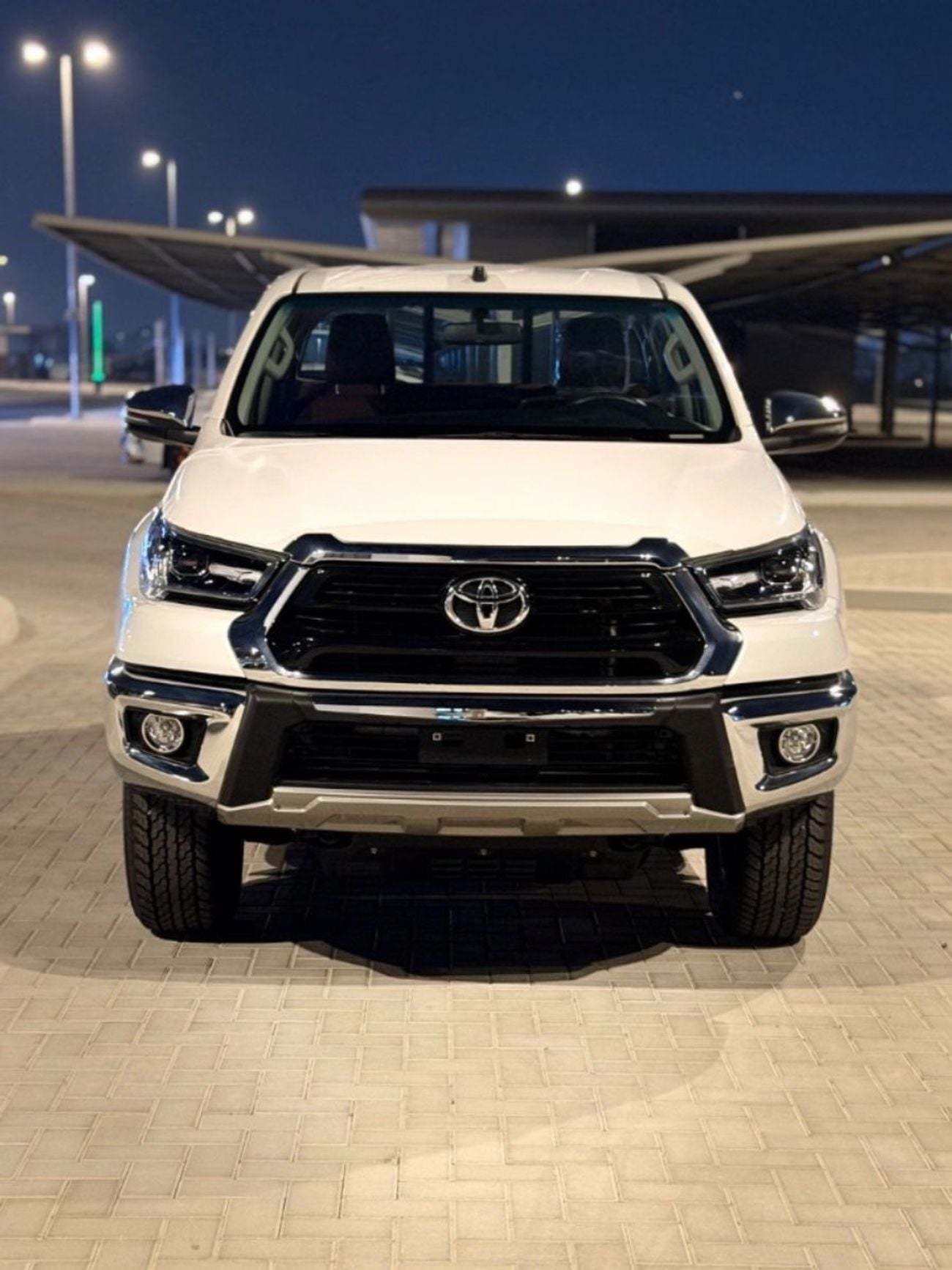 Toyota Hilux GLX - G WHITE/RED KEY START 2026