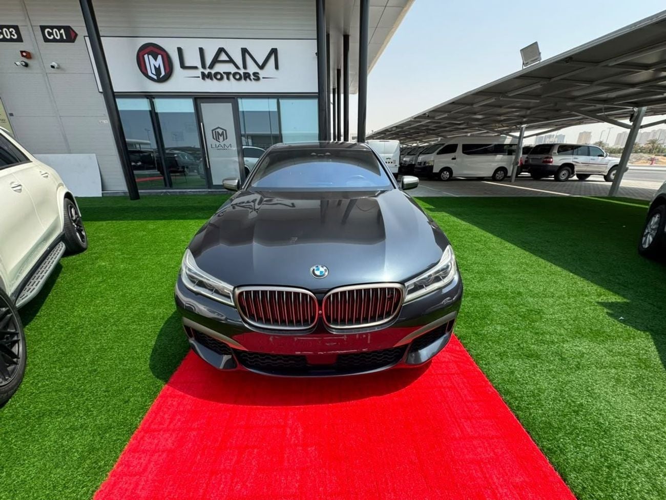 بي أم دبليو M760Li STANDARD بي إم دبليو 760Li xDrive V12 | ٢٠١٨ فخامة • أداء • كاملة المواصفات الموديل: ٢٠١٨ المحرك: ٦.٦ لتر،