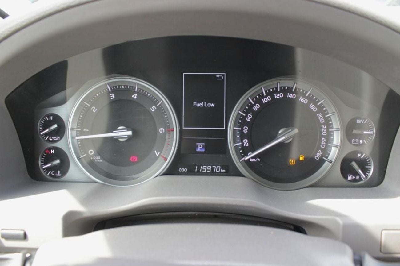 Toyota Land Cruiser VXR V8 5.7L,GCC
