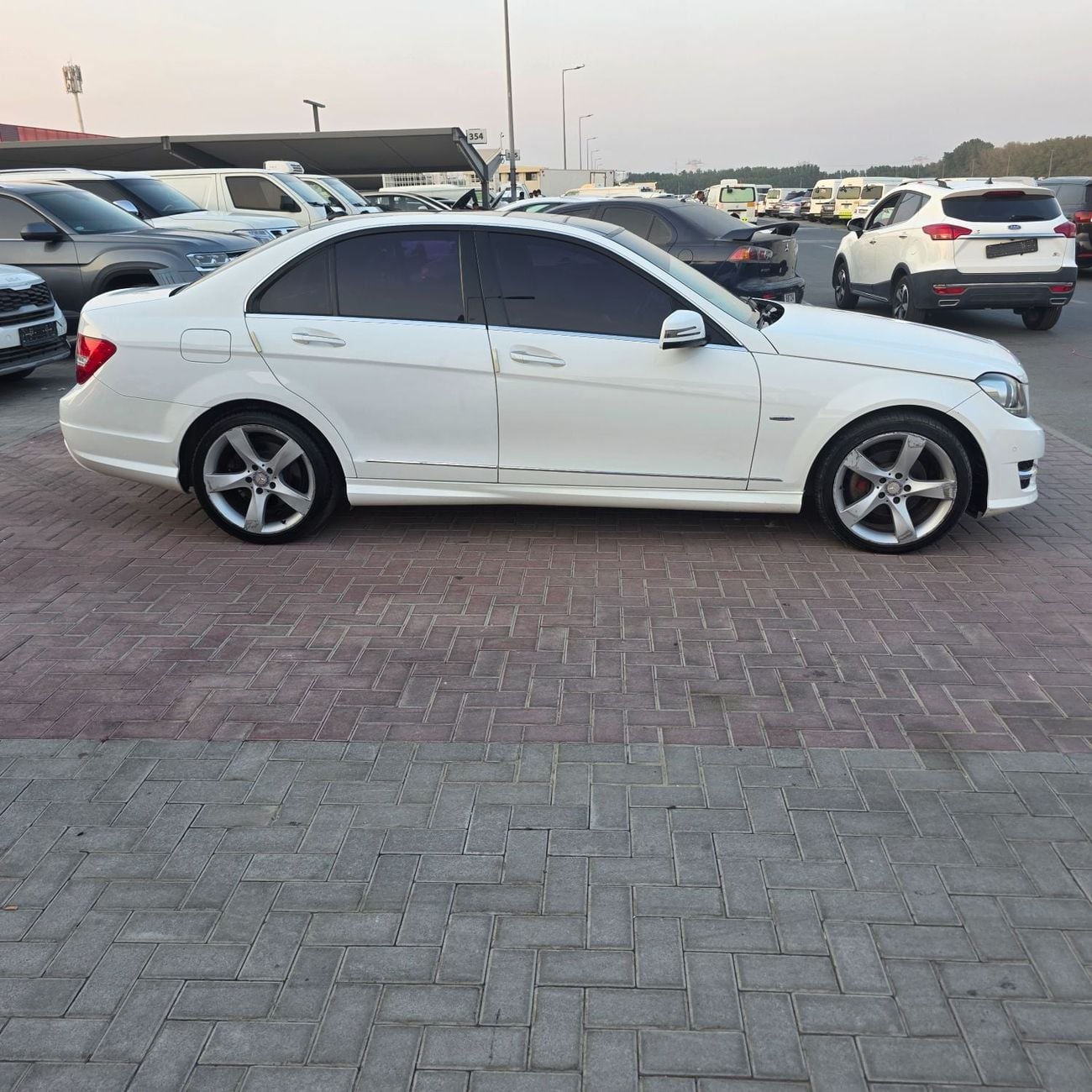 مرسيدس بنز C 200 AVANTGARDE SPORTS