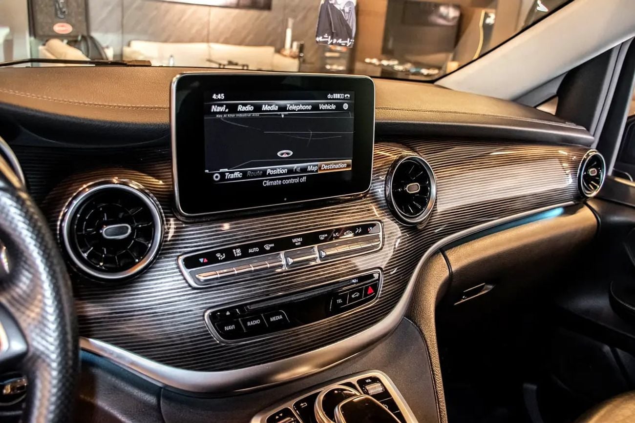 Mercedes Benz V 250 V 250 | GCC | 8-Seater | Luxury • Comfort