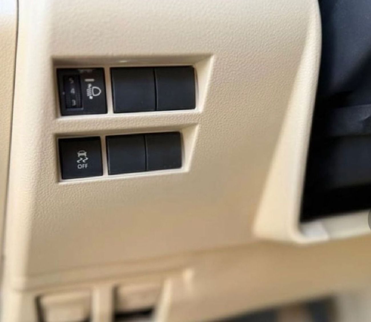 Toyota Land Cruiser GXR 2024Model 4.0L v6 petrol Engine Colour Black push start Transmission Automatic Interior.Begie leathe