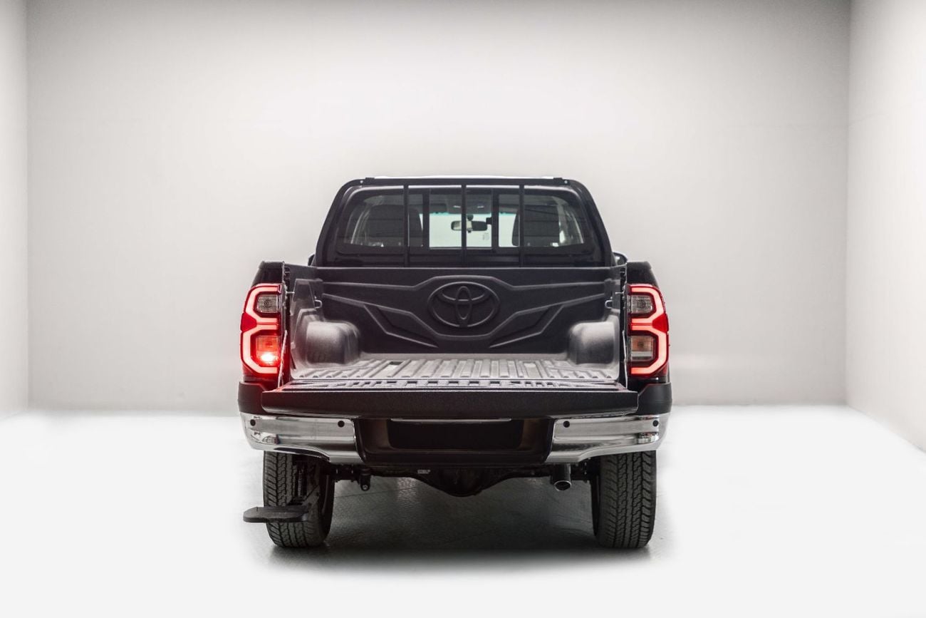 تويوتا هيلوكس 4.0L - Attitude Black Inside Black | Export Only