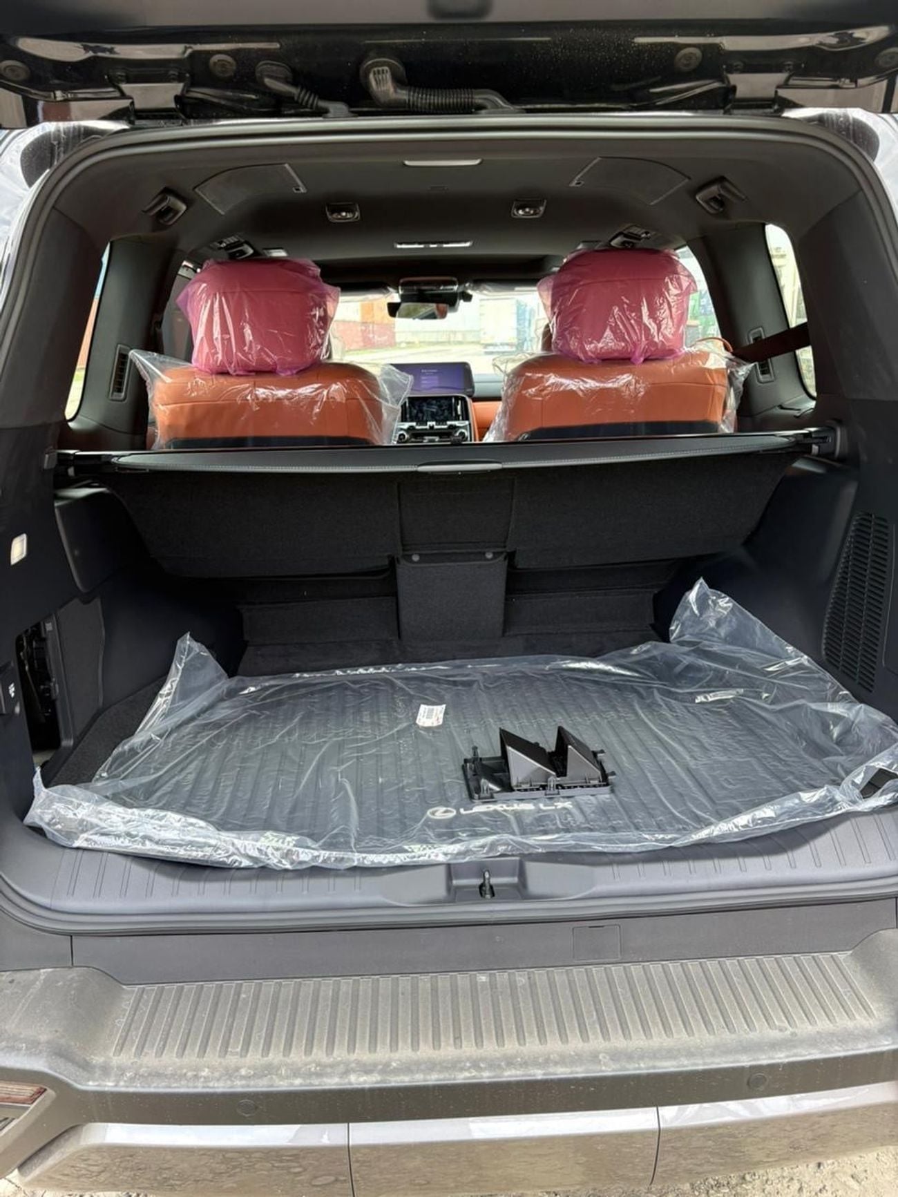 لكزس LX 600 VIP لكزس LX600 VIP ذات 4 مقاعد