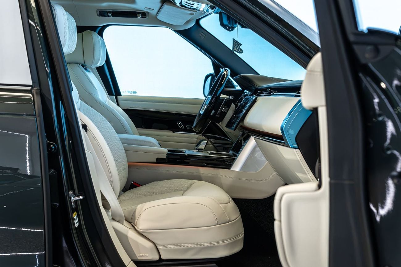 لاند روفر رينج روفر AUTOBIOGRAPHY P530 | Belgravia Green | Black Roof | White Interior | Shadow Exterior Package | GCC Specs
