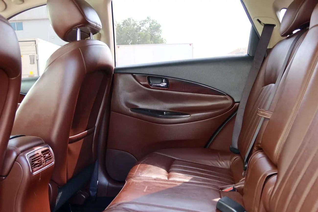 Infiniti QX50 3.7 V6 GCC | Original Paint | 2nd Owner