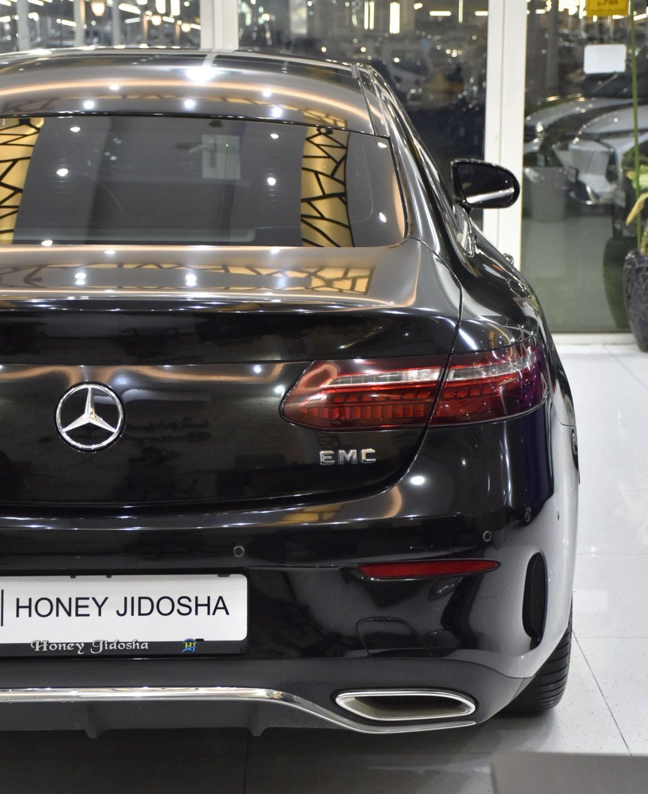 مرسيدس بنز E200 AMG عرض ممتاز لسيارة مرسيدس بنز E200 (موديل 2023) باللون الأسود بمواصفات خليجية