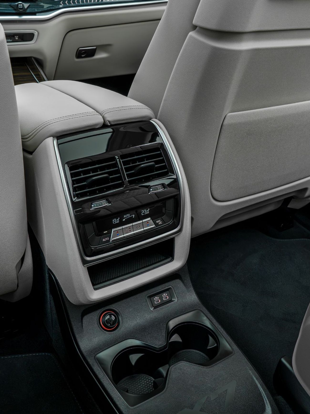 بي أم دبليو X7 XDRIVE40I DESIGN PURE EXCELLENCE