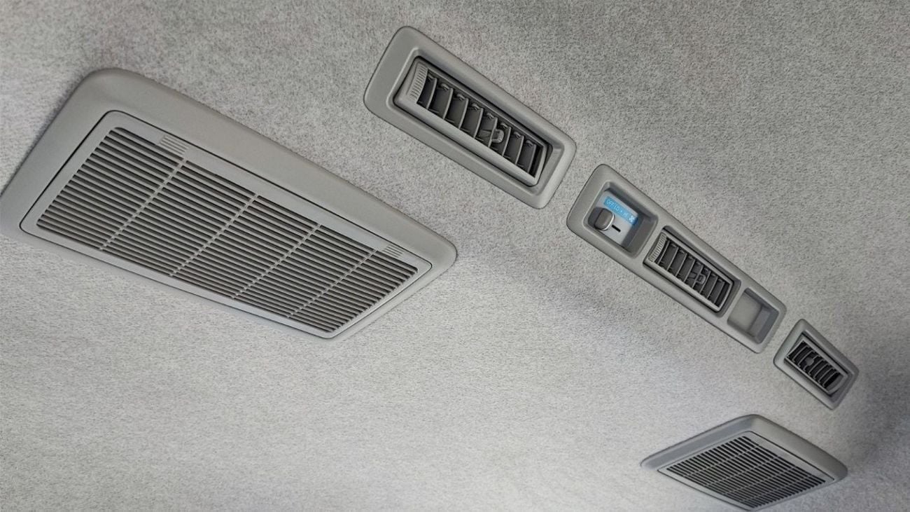 Toyota Hiace DLS - STANDARD ROOF TOYOTA HIACE 2.5L TURBO DIESEL 15 SEATER H.ROOF MT 2026