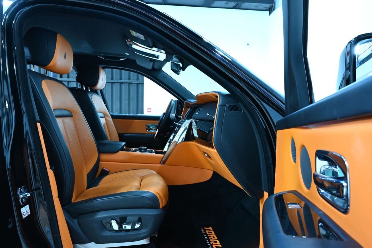 رولز رويس كولينان BLACK BADGE رولز رويس كولينان بلاك بادج 2021، بتصميم مُحسّن، ضمان رولز رويس حتى مايو 2027، سجل صيانة رولز رويس،