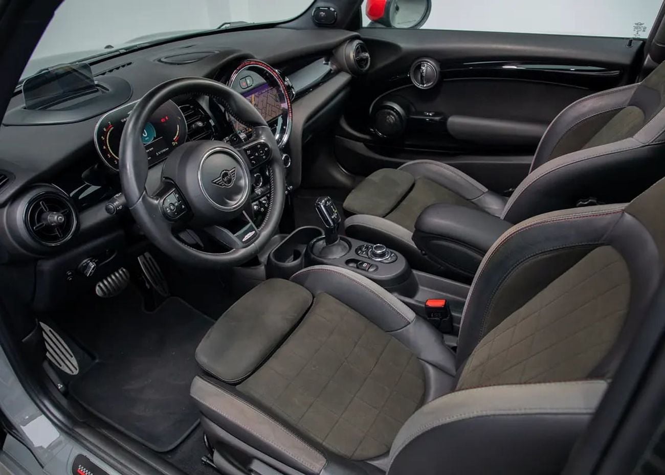 Mini Cooper 0% Down Payment Available • Full Service History • GCC