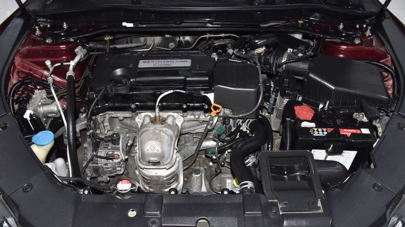 هوندا أكورد EX عرض ممتاز على سيارة هوندا أكورد i-Vtec (موديل 2016) باللون العنابي بمواصفات خليجية