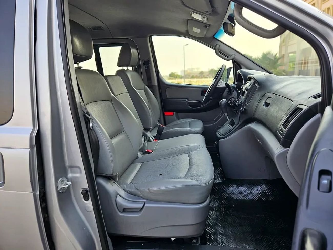 هيونداي جراند ستاريكس STANDARD DIESEL Full Automatic 12 Leather Seats Complete Condition With Low KM