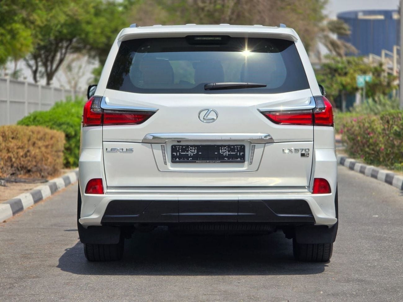 Lexus LX570 SIGNATURE LEXUS LX570 SIGNATURE FULL OPTION 2021 GCC AL FUTTAIM LEXUS SINGLE OWNER IN MINT CONDITION
