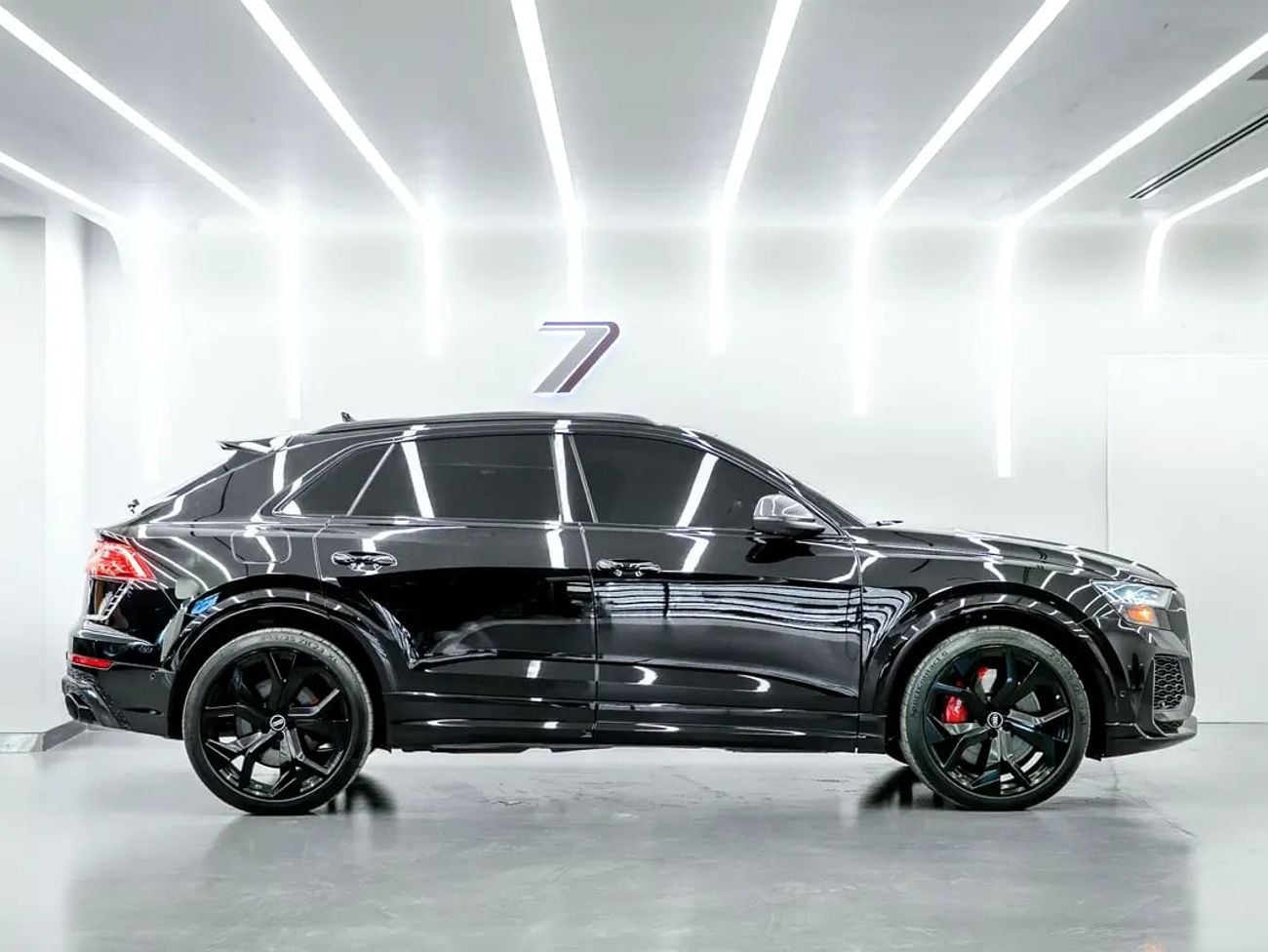 أودي RSQ8 RSQ8 BLACK WITH WARRANTY