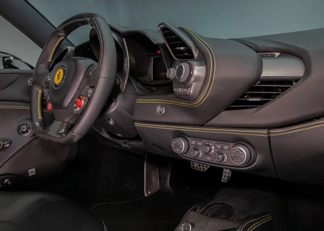 Ferrari 488 GTB STANDARD Grigio Titanio + Carbon Fibre Spec • Full Service History • GCC