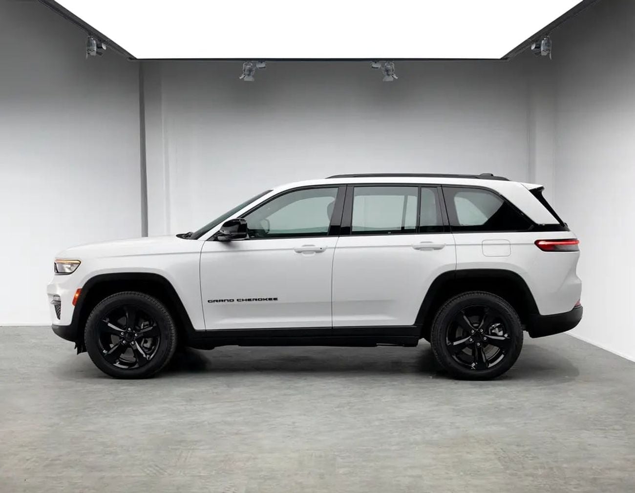 Jeep Grand Cherokee ALTITUDE Black Edition • 0% DP Available • FDSH • Warranty • GCC Specs