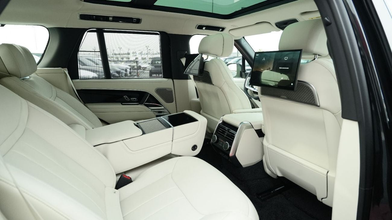لاند روفر رينج روفر Autobiography P400 With Console Santorini Black- white 2027MY Export Only