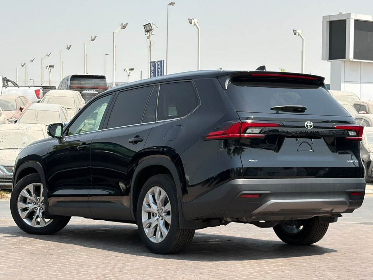 Toyota Highlander Limited Edition 2.5L V4 Petrol | Radar | Power with Leather Seats | Blind Spot | 360* Camera | Canadian Specs