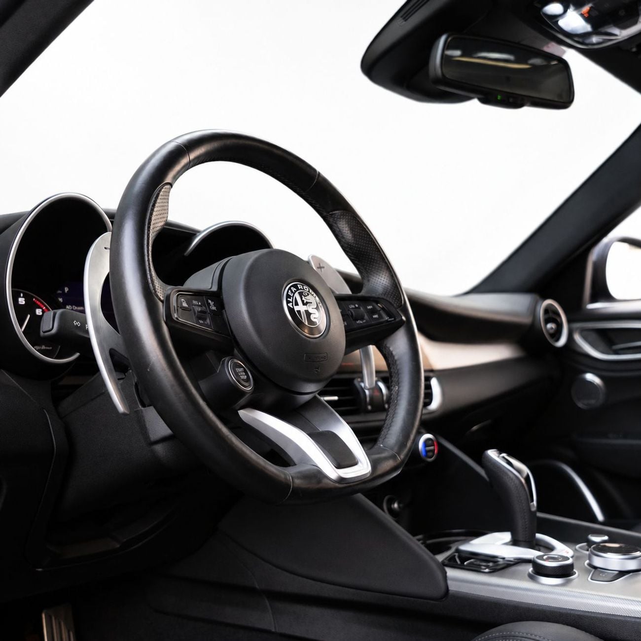 ألفا روميو جوليا VELOCE 1724 مساءً • بدون دفعة أولى • ألفا روميو جوليا فيلوسي • ضمان وعقد خدمة من الوكالة