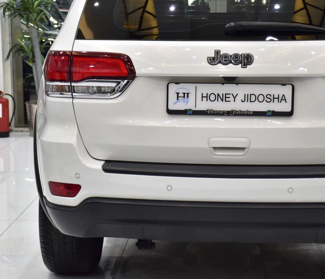 Jeep Grand Cherokee LAREDO EXCELLENT DEAL for our Jeep Grand Cherokee ( 2020 Model ) in White Color GCC Specs