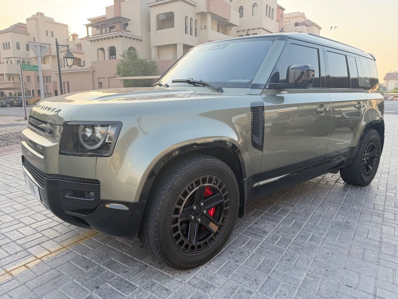 لاند روفر ديفندر 110 فيرست إديشن P400