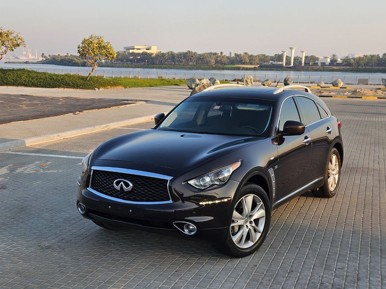 إنفينيتي QX70 إكسيلنس