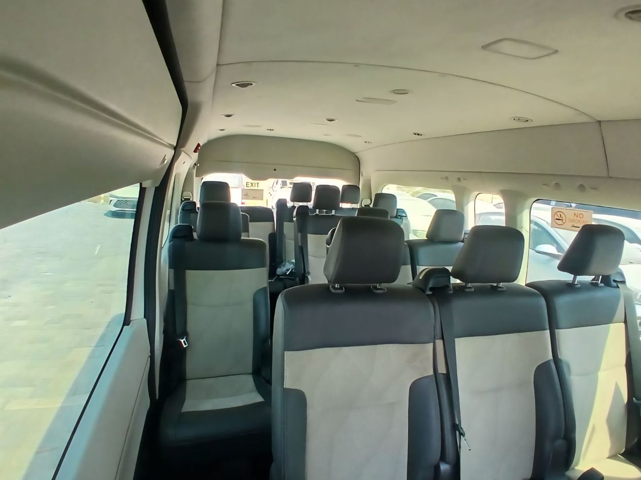 Toyota Hiace GL 2.8L Diesel Manual 9+ Seats 4 Doors