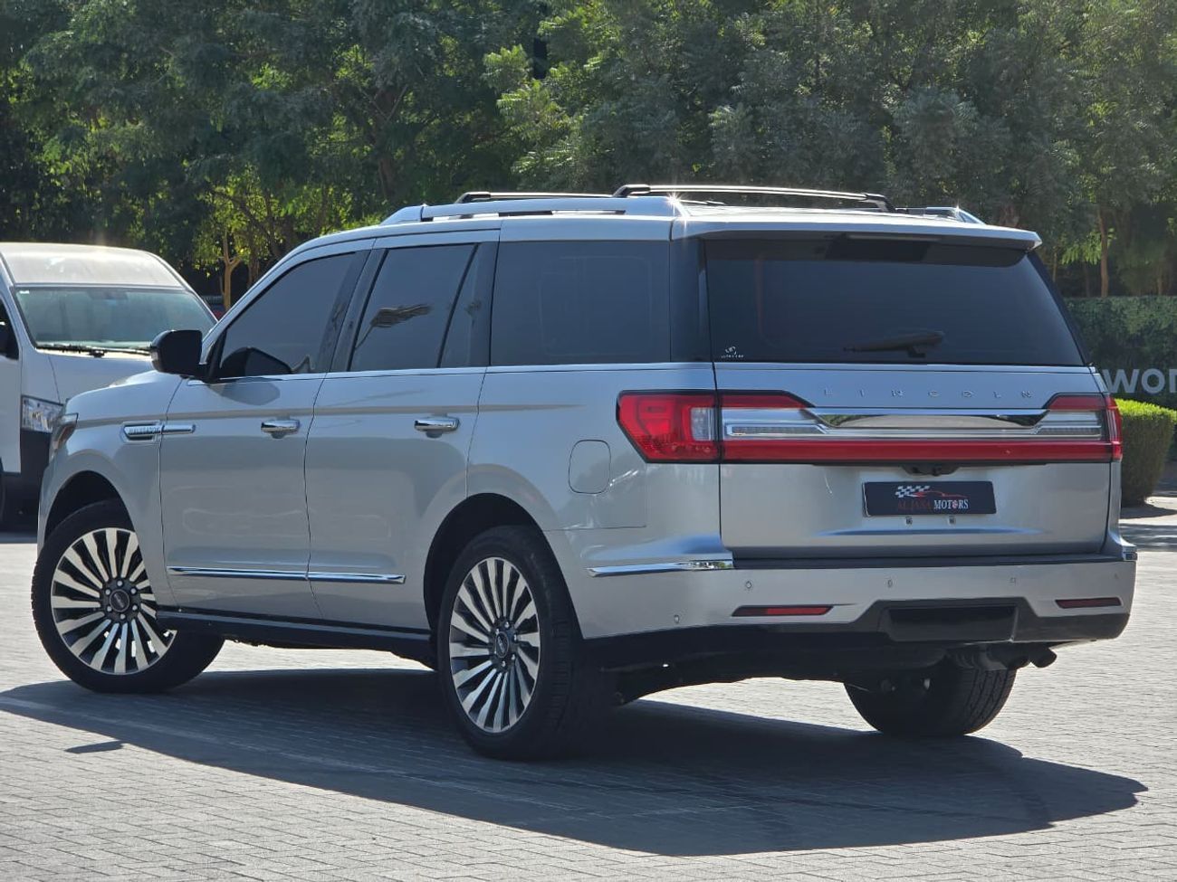 Lincoln Navigator RESERVE 3.5L LINCOLN NAVIGATOR 2018 GCC // FSH // ORGINAL PAINT // ACCIDENT FREE // PERFECT CONDITIO