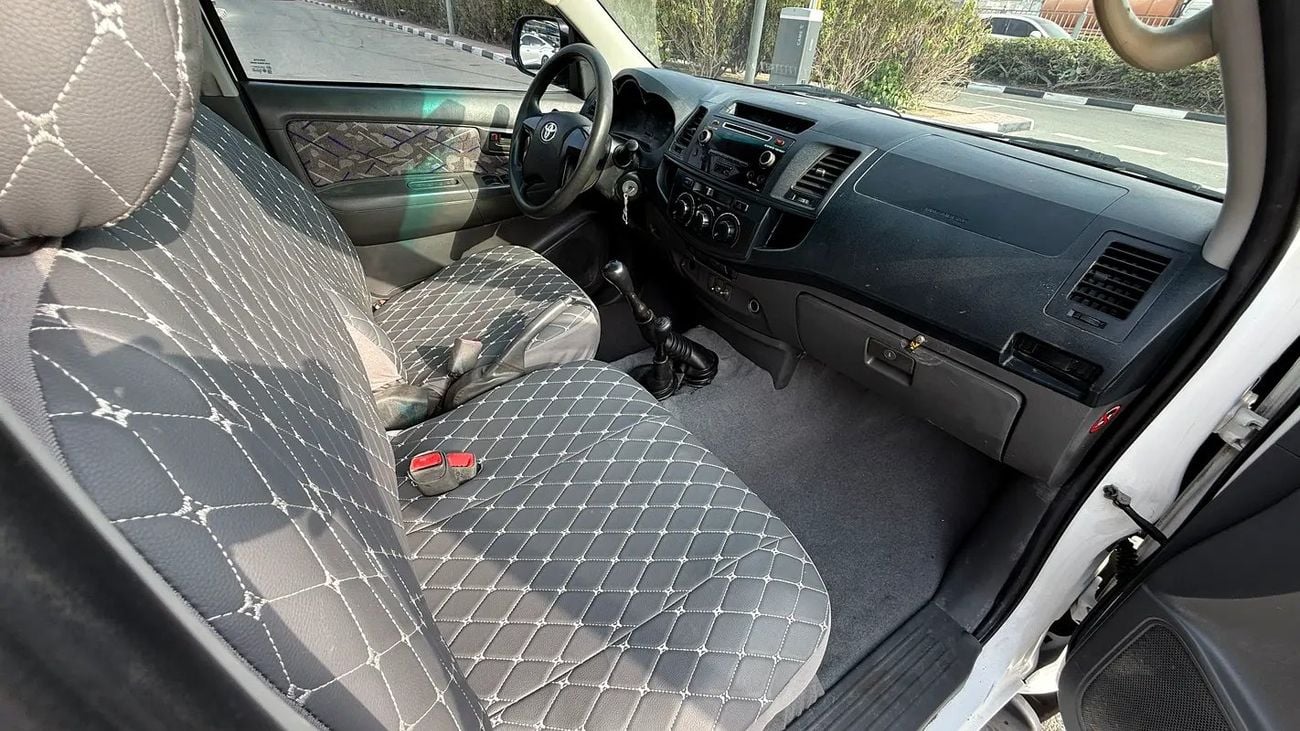 Toyota Hilux DLS 2.7L 4x4 Double Cab DLS | GCC Specs
