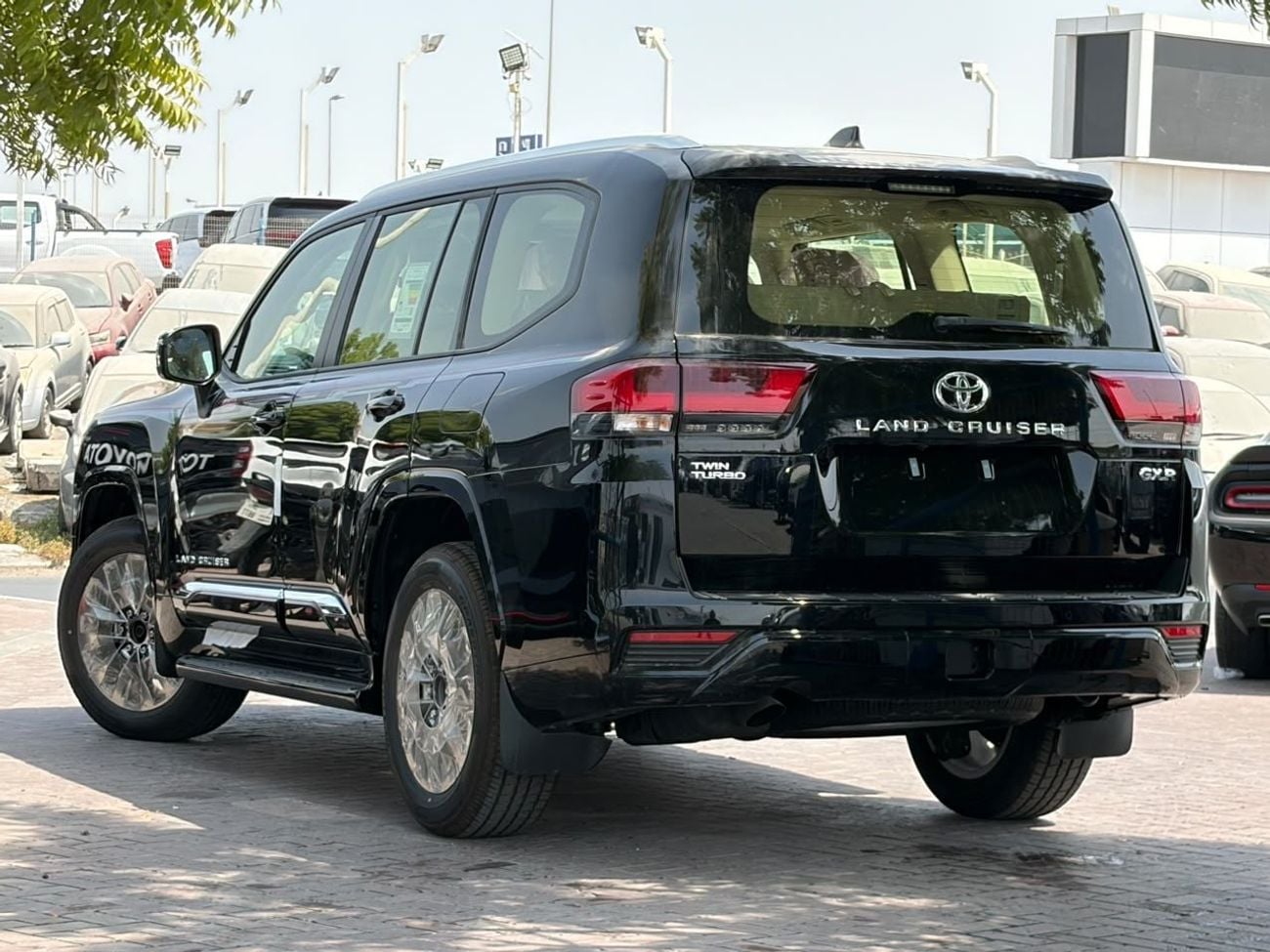 Toyota Land Cruiser GXR LC300 GXR TWIN TURBO | 3.5L V6 PETROL | POWER WITH LEATHER SEATS | JBL SPEAKERS | RADAR | HEADRESR