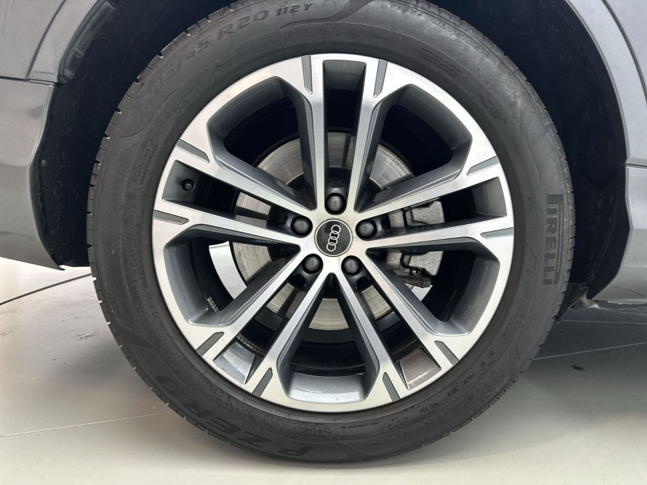 أودي Q7 45 TFSI S-LINE سيارة رياضية متعددة الاستخدامات S line 45 TFSI quattro بقوة 252 حصان الإصدار الأول (رقم المرجع: 1352