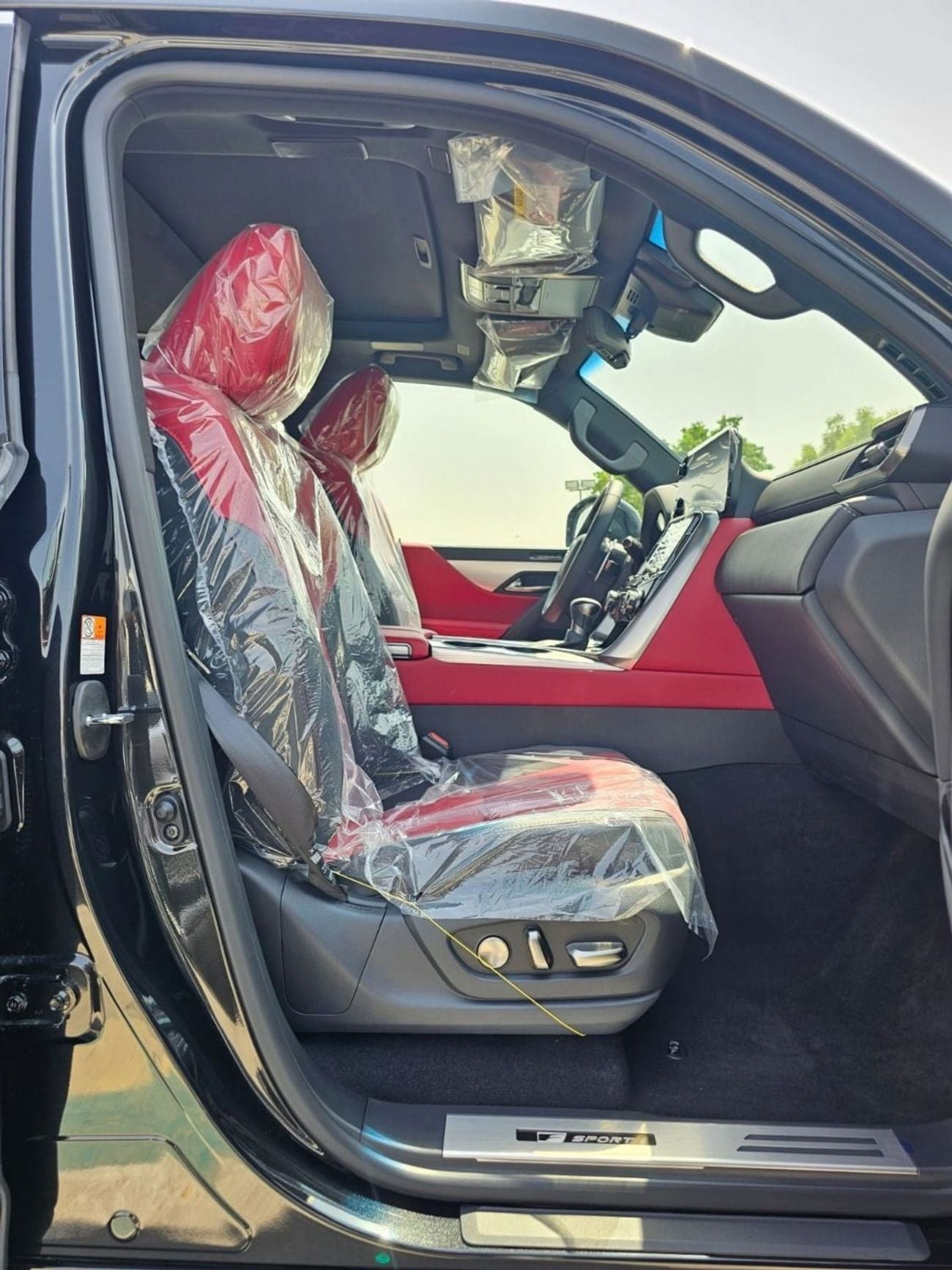 لكزس LX 600 F SPORT لكزس LX600 F.SPORT مارك ليفينسون || محرك بنزين V6 سعة 3.5 لتر، دفع رباعي، 22 عجلة قيادة، رادار، شاشة
