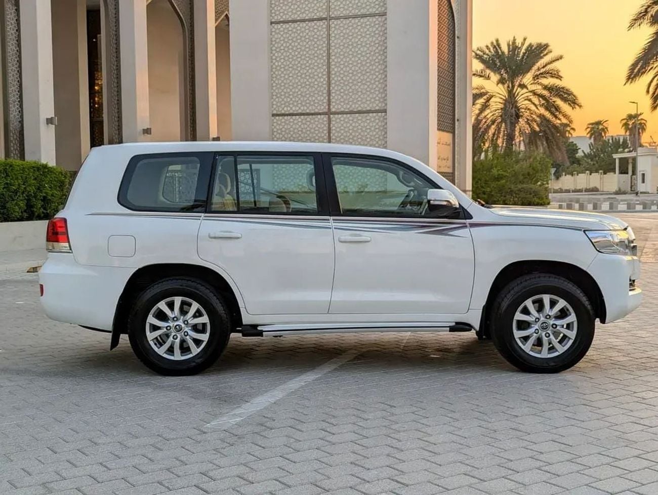 Toyota Land Cruiser GCC Specs | V6 4.0L Interior and Exterior Excellent Condition
