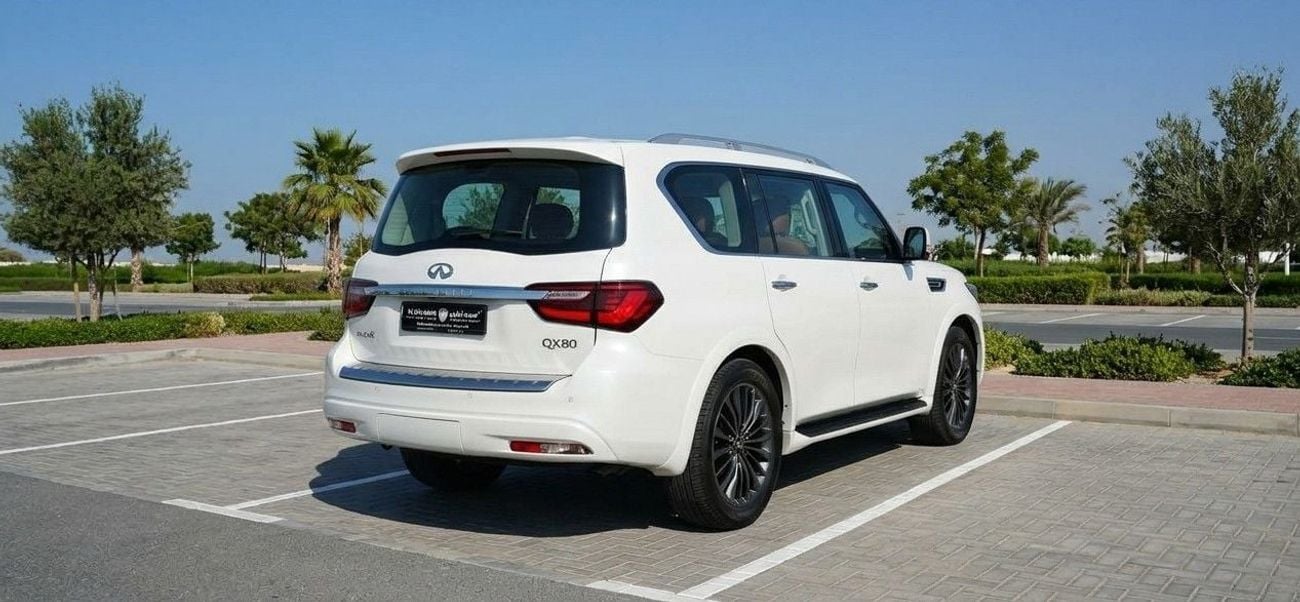 Infiniti QX80 LUXE SENSORY PROACTIVE BLACK EDITION