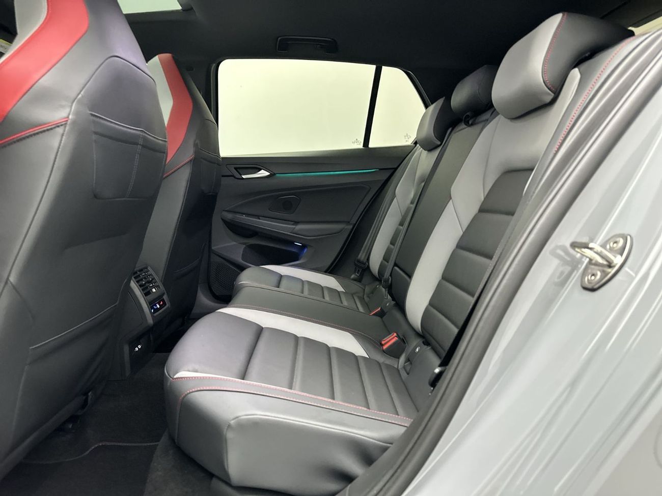 Volkswagen Golf GTI Premium Leather Seats 2L | 22,000 AED SAVINGS from New Car | 265 HP | GCC Specs