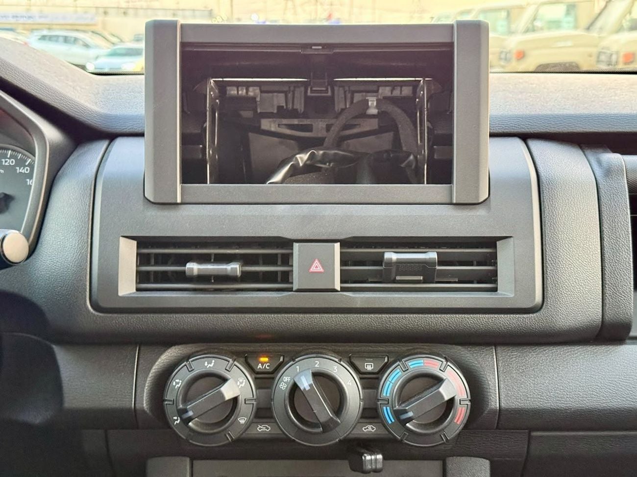 Mitsubishi L200 GLX MiTsUBiSHi - L-200 - M-Line - 2.4L - DC - MT - STaNDaRD - 2026 - WHiTE